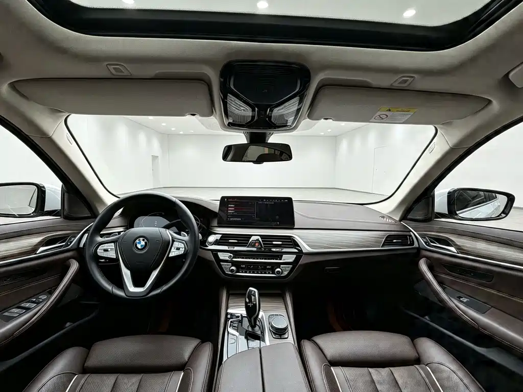 BMW 5 Series — фото 5