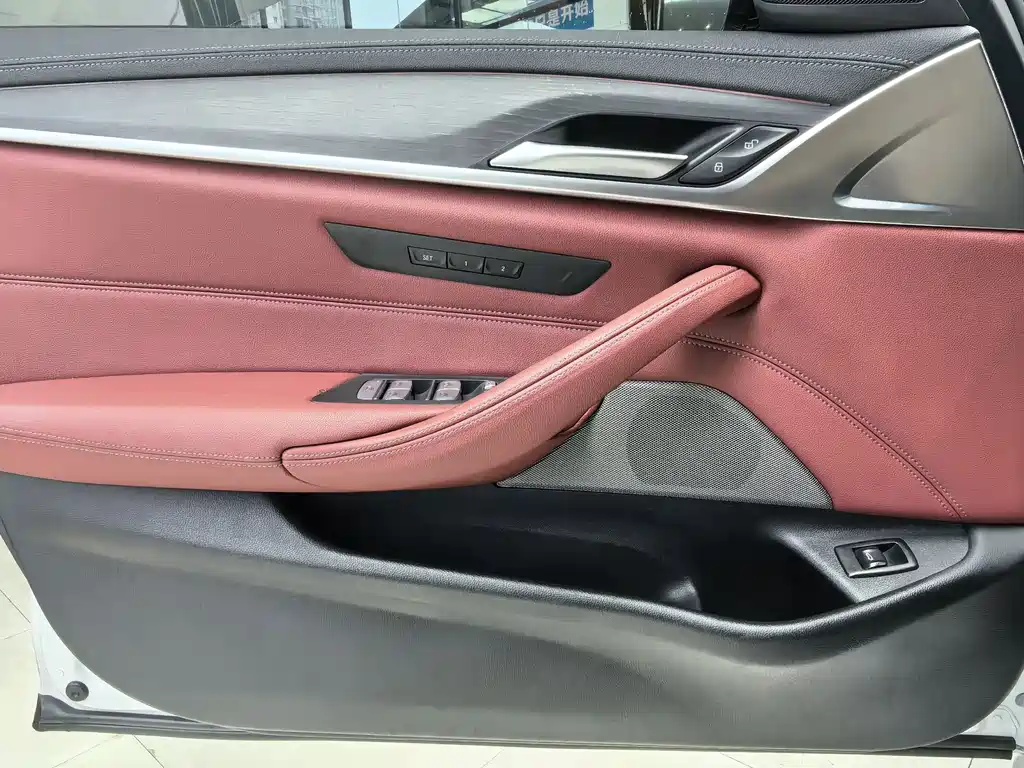 BMW 5 Series — фото 11