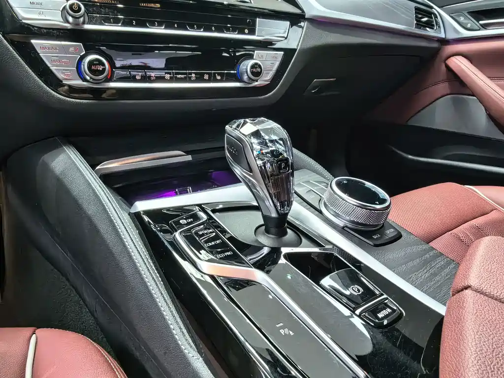BMW 5 Series — фото 13