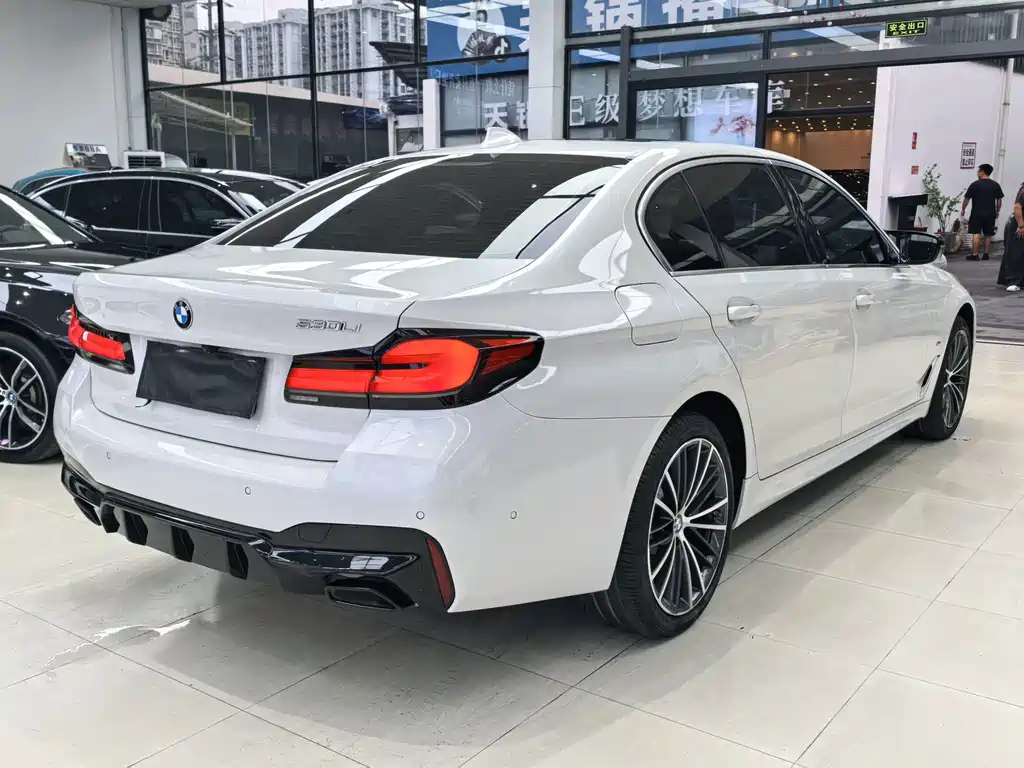 BMW 5 Series — фото 4