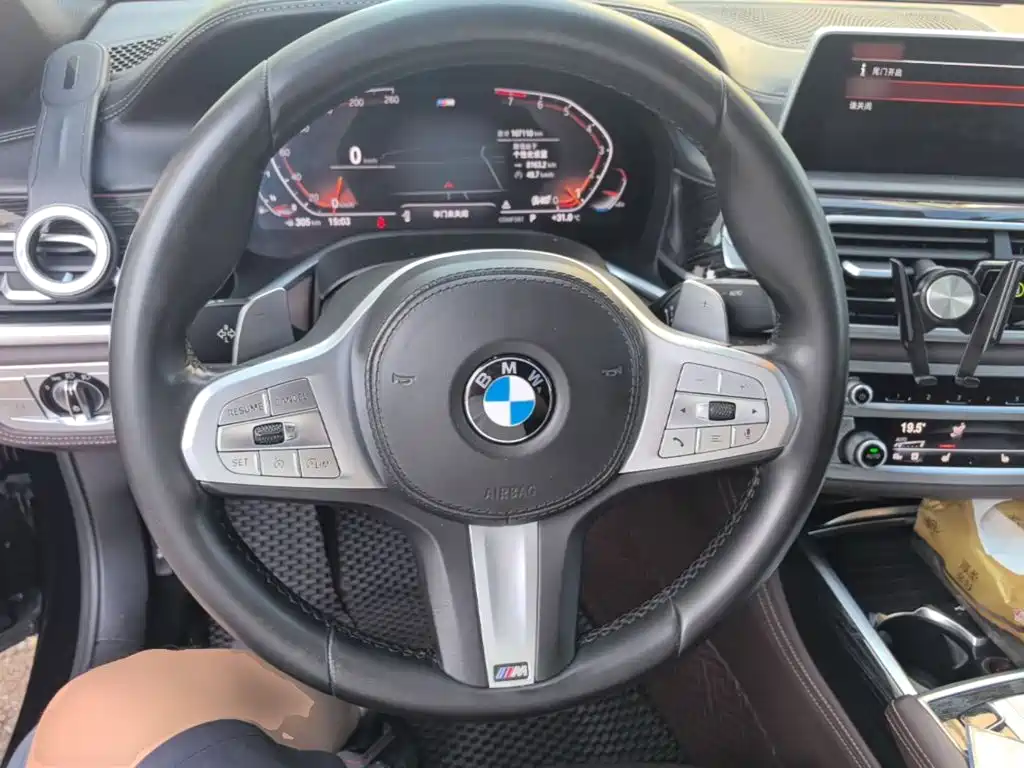 BMW 7 Series — фото 11