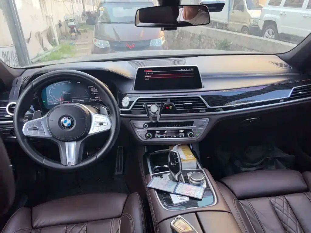 BMW 7 Series — фото 10