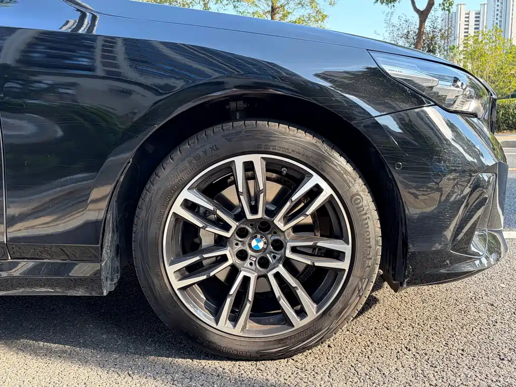 BMW 5 Series — фото 11