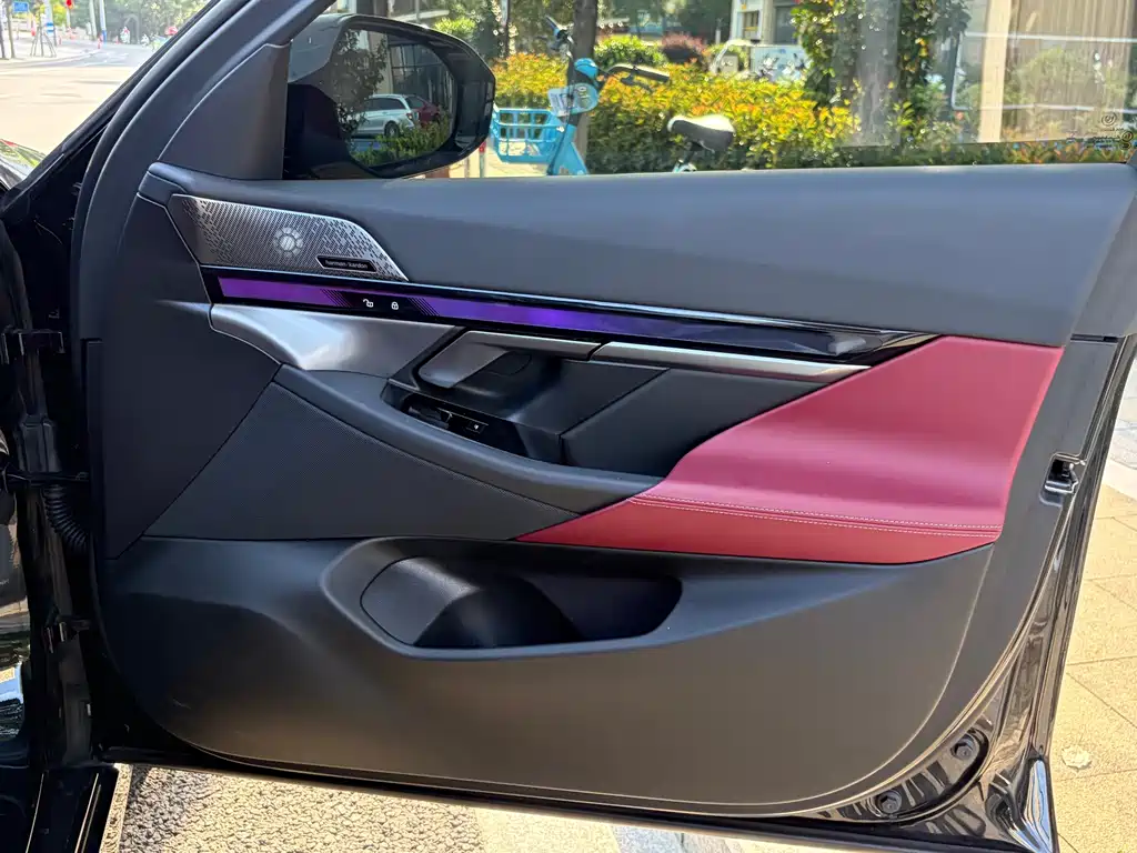 BMW 5 Series — фото 14