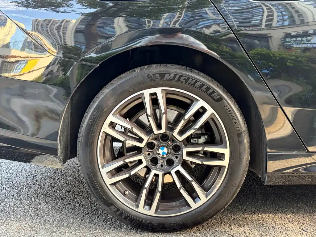 BMW 5 Series — фото 10