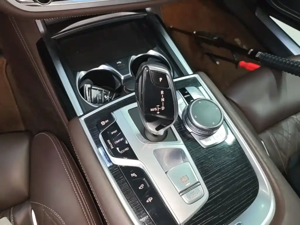 BMW 7 Series — фото 14