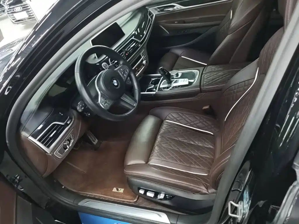 BMW 7 Series — фото 15