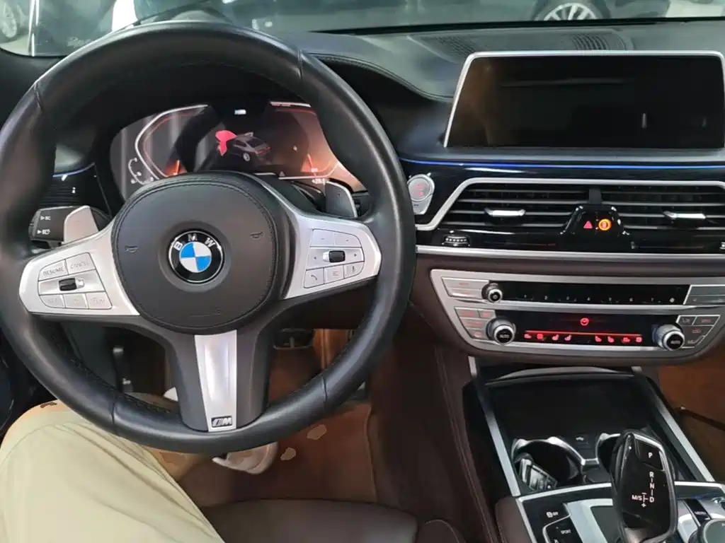 BMW 7 Series — фото 10