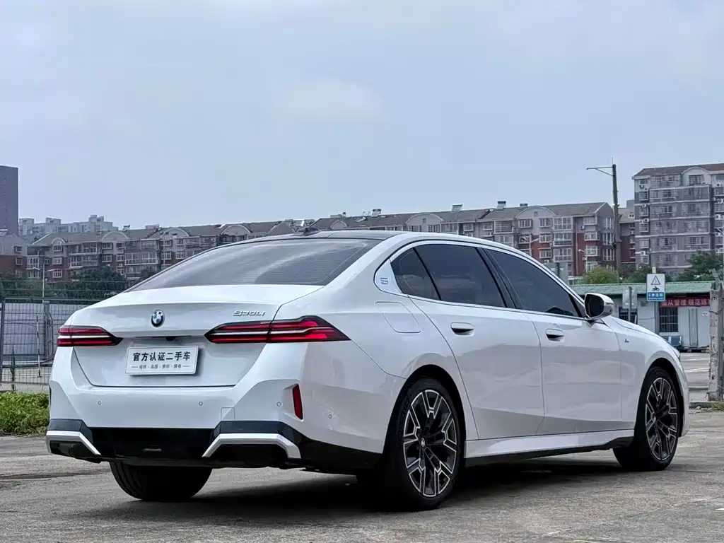 BMW 5 Series — фото 11