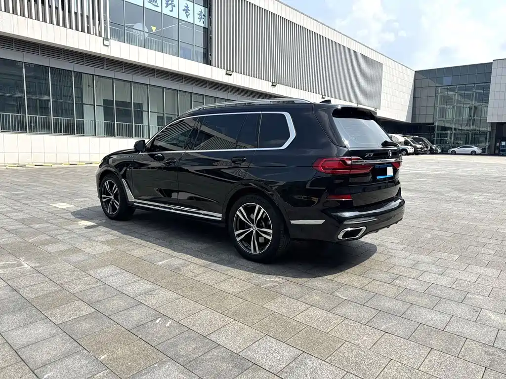 BMW X7 — фото 10