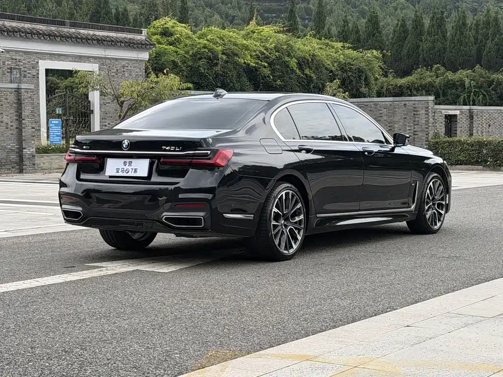 BMW 7 Series — фото 11