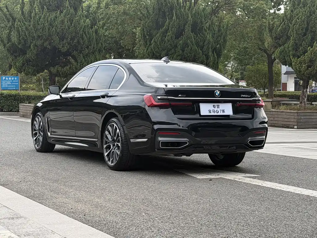 BMW 7 Series — фото 13