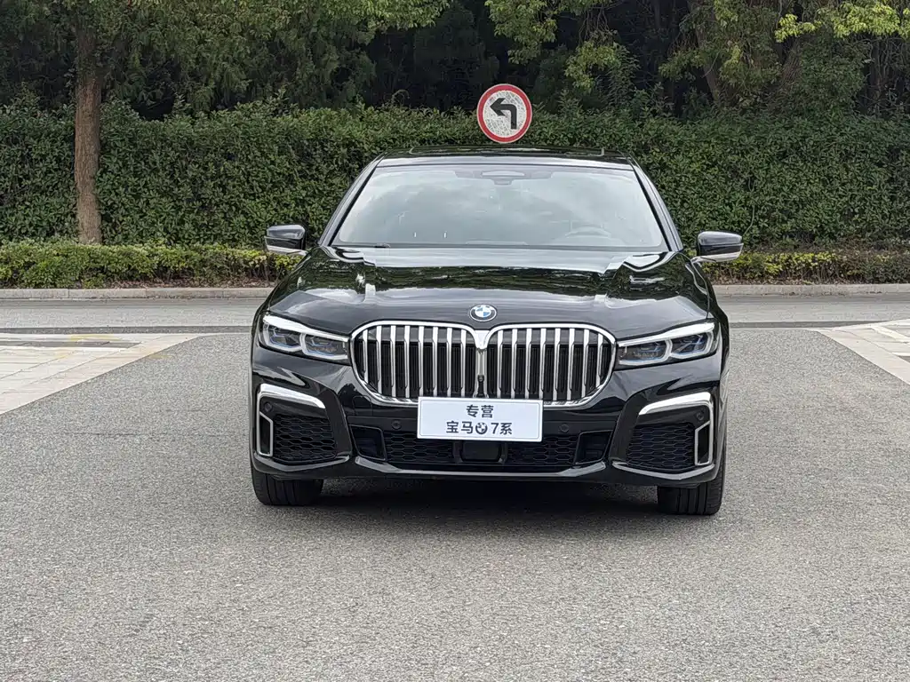 BMW 7 Series — фото 1