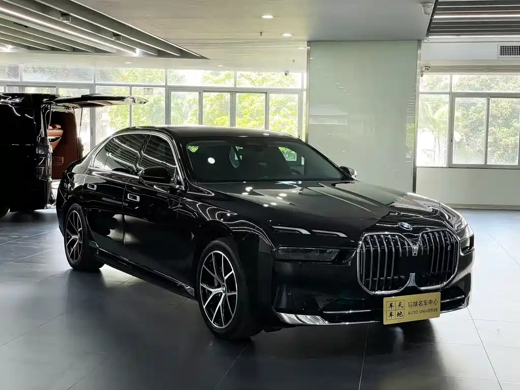 BMW i7 — фото 3