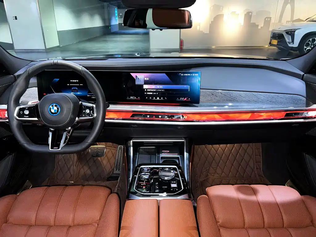 BMW i7 — фото 7
