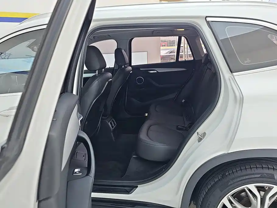 BMW X1 — фото 11