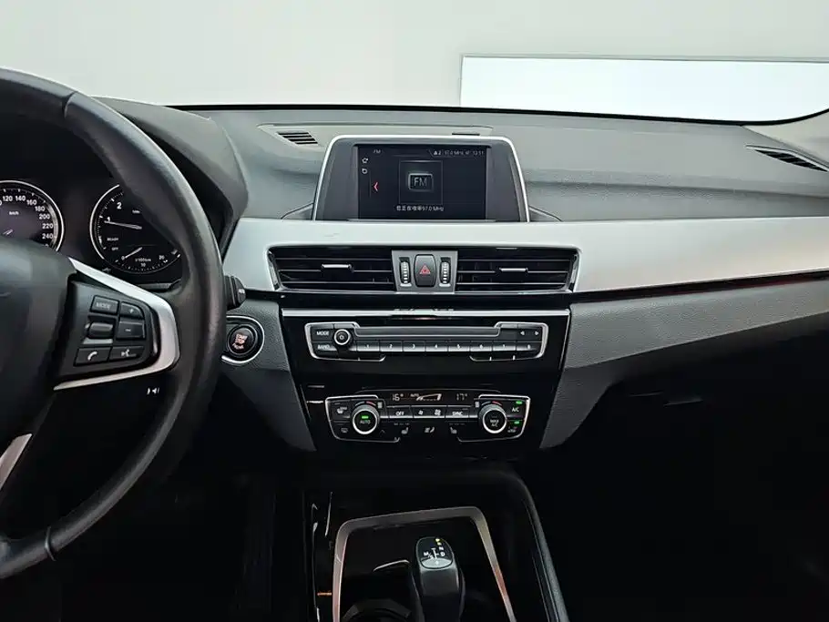 BMW X1 — фото 13
