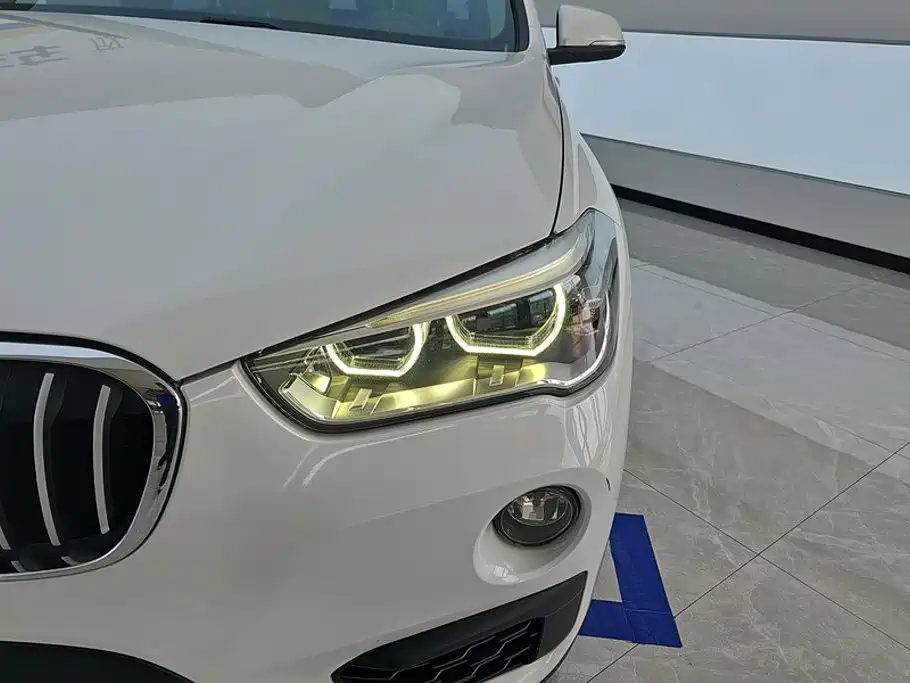 BMW X1 — фото 5