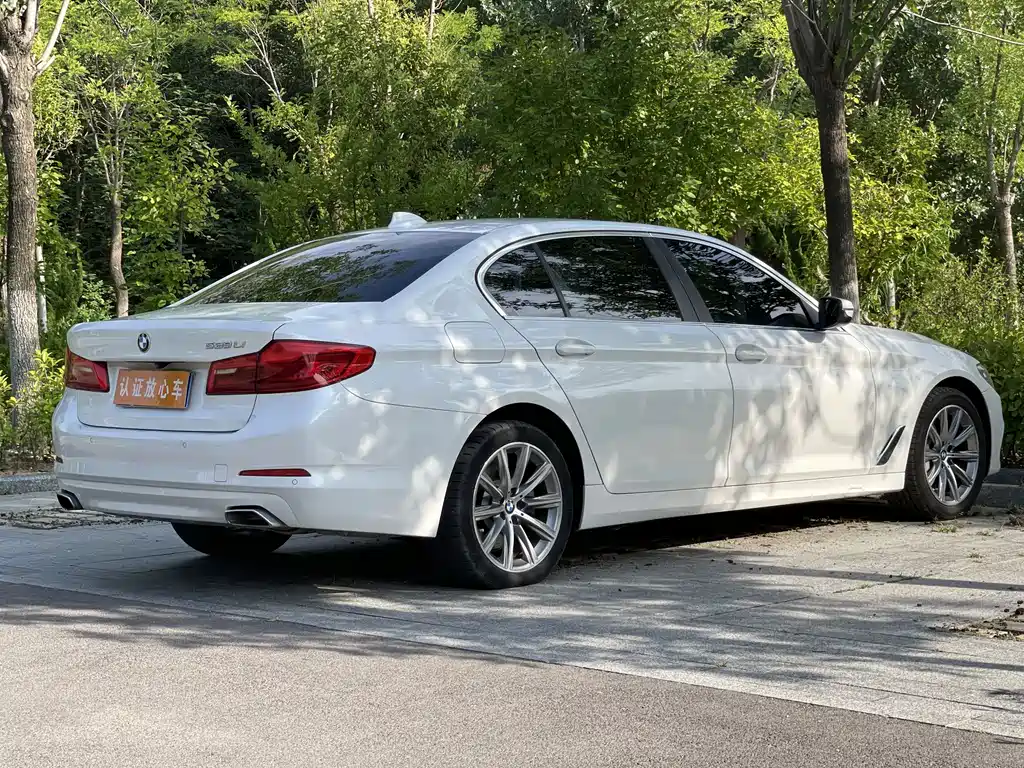 BMW 5 Series — фото 9