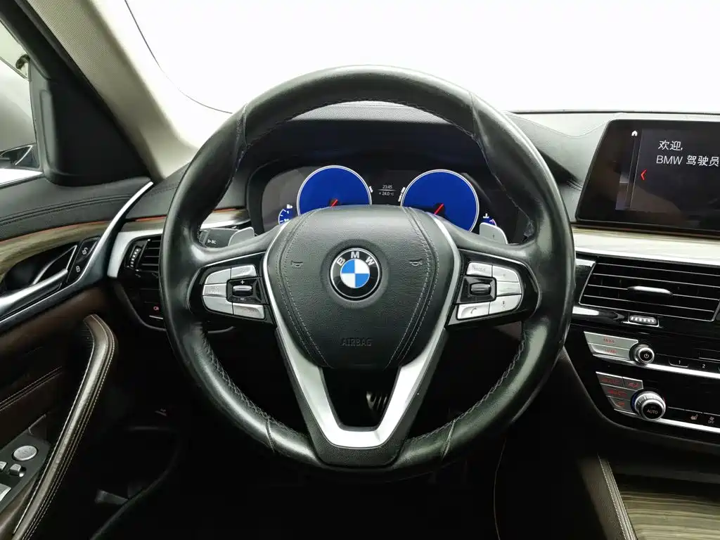 BMW 5 Series — фото 11