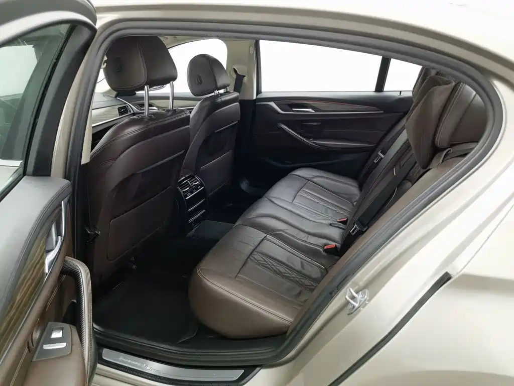 BMW 5 Series — фото 15