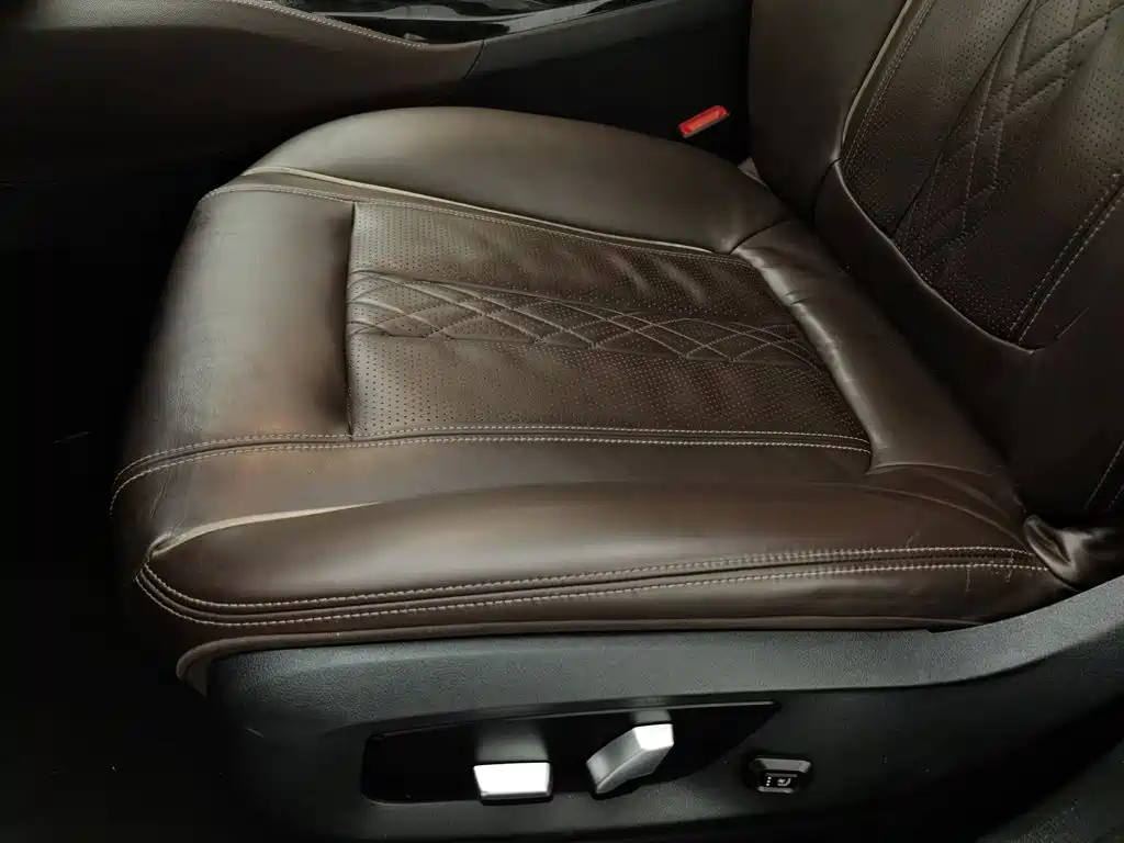 BMW 5 Series — фото 20
