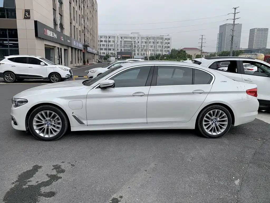 BMW 5 Series New Energy — фото 3