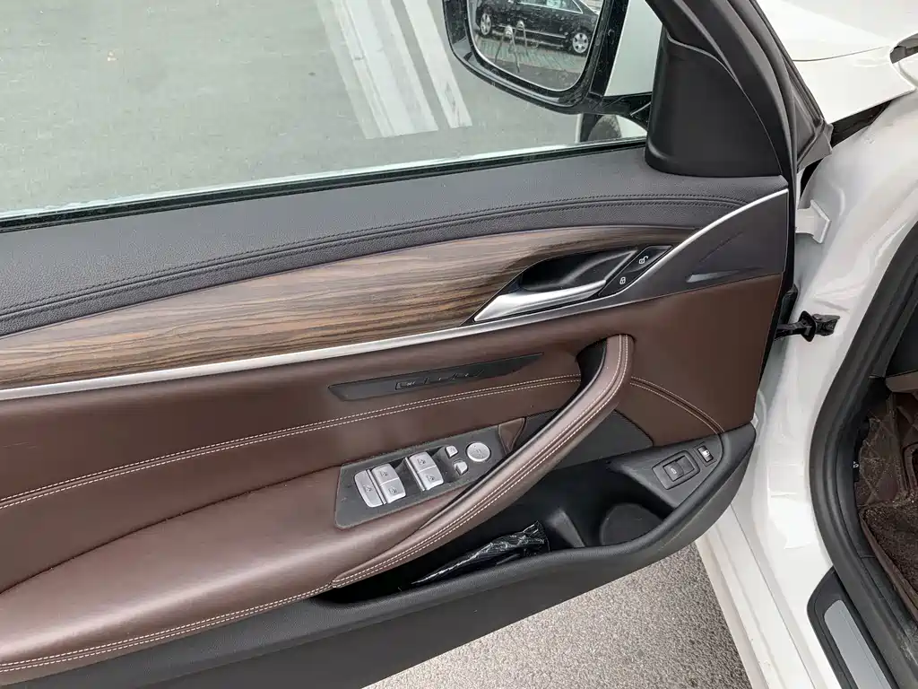 BMW 5 Series New Energy — фото 4