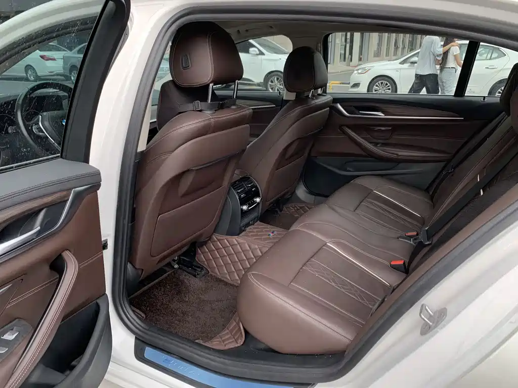 BMW 5 Series New Energy — фото 8