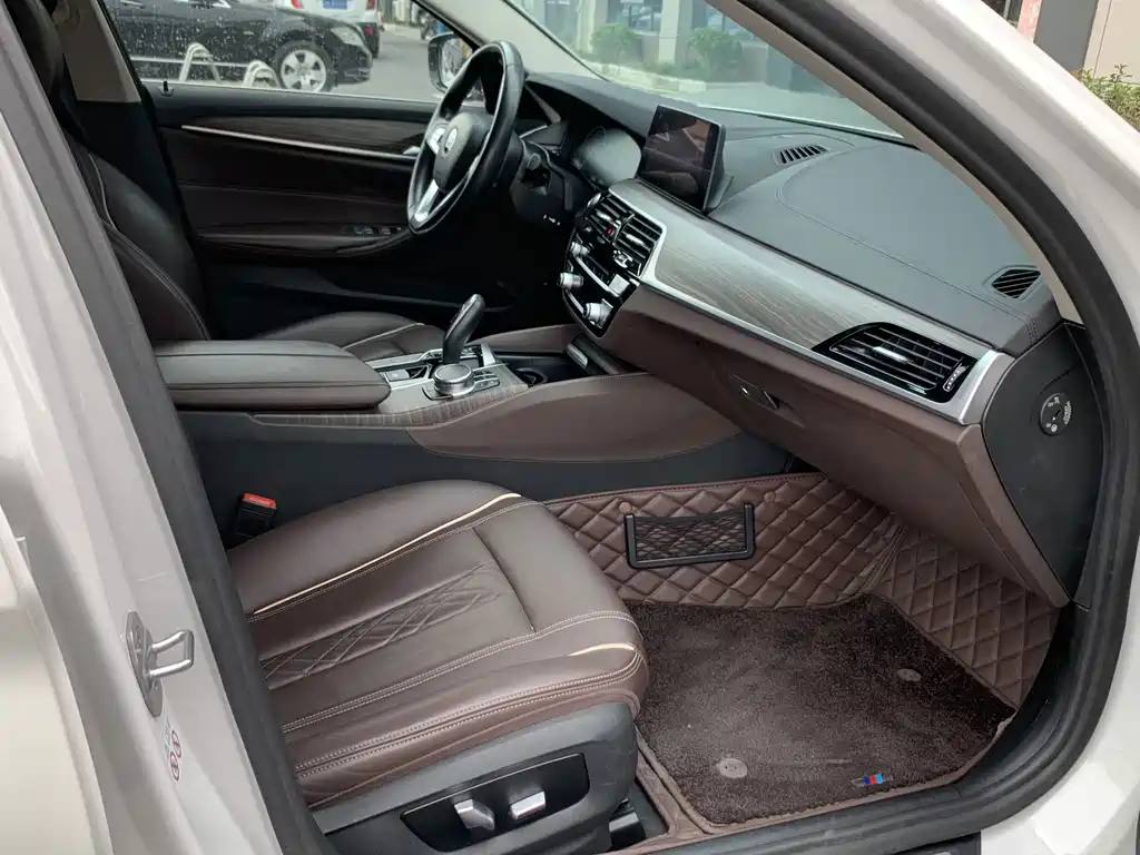 BMW 5 Series New Energy — фото 9