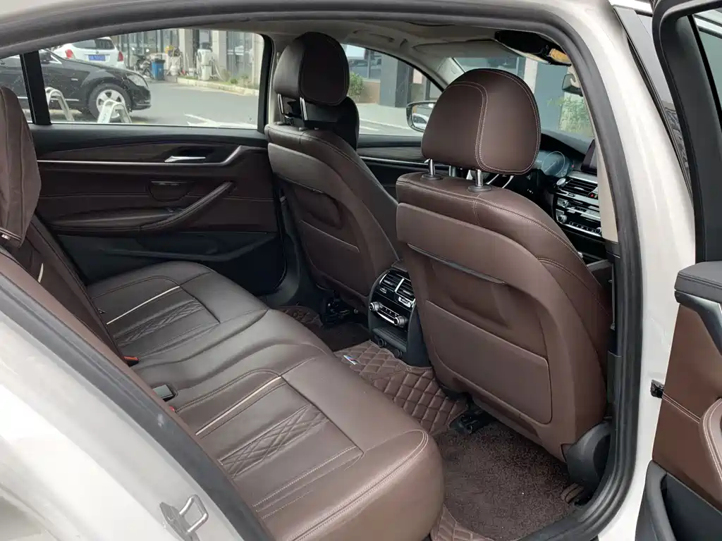 BMW 5 Series New Energy — фото 10