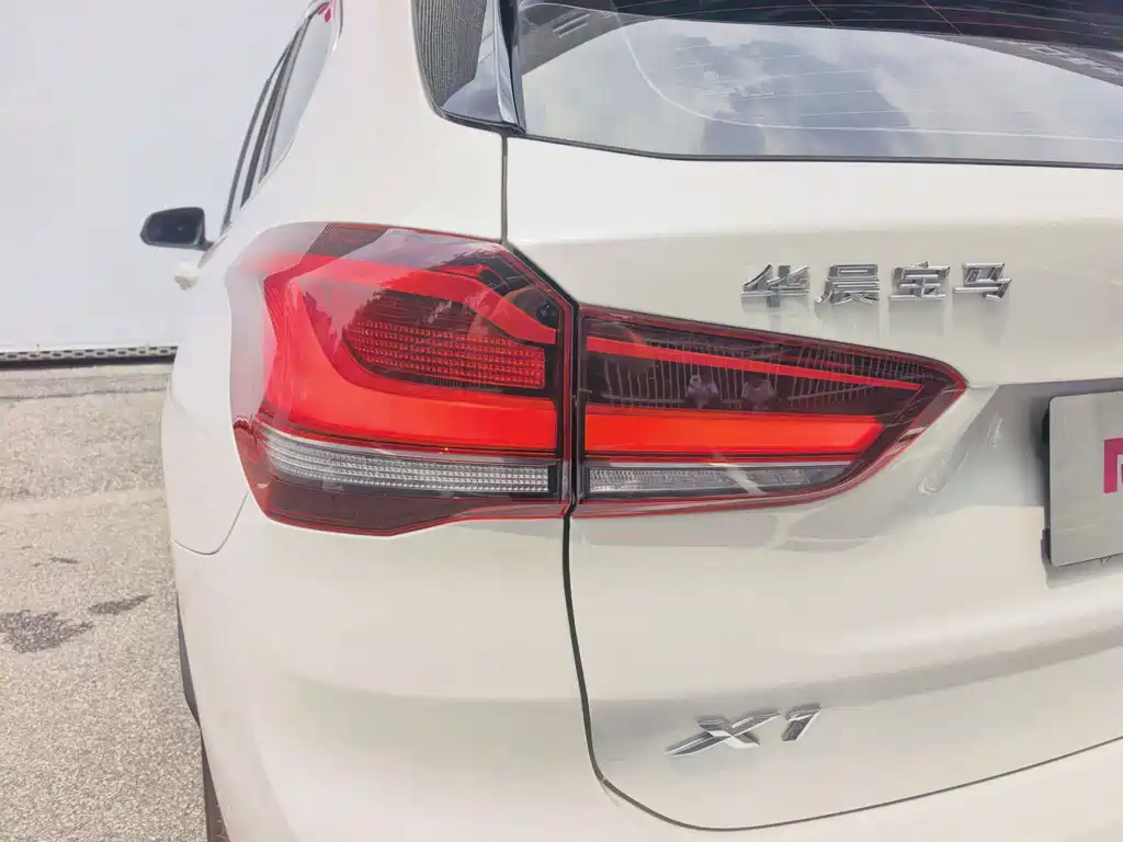 BMW X1 — фото 9