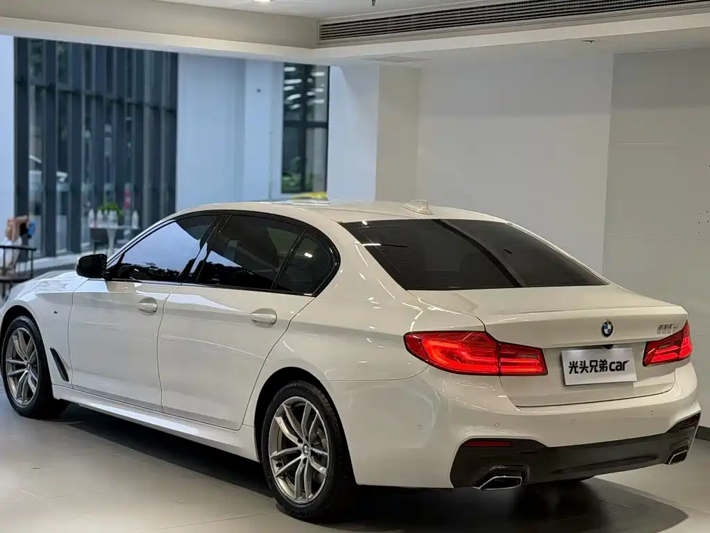 BMW 5 Series — фото 2