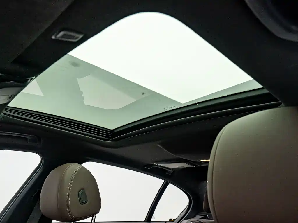 BMW 5 Series — фото 13