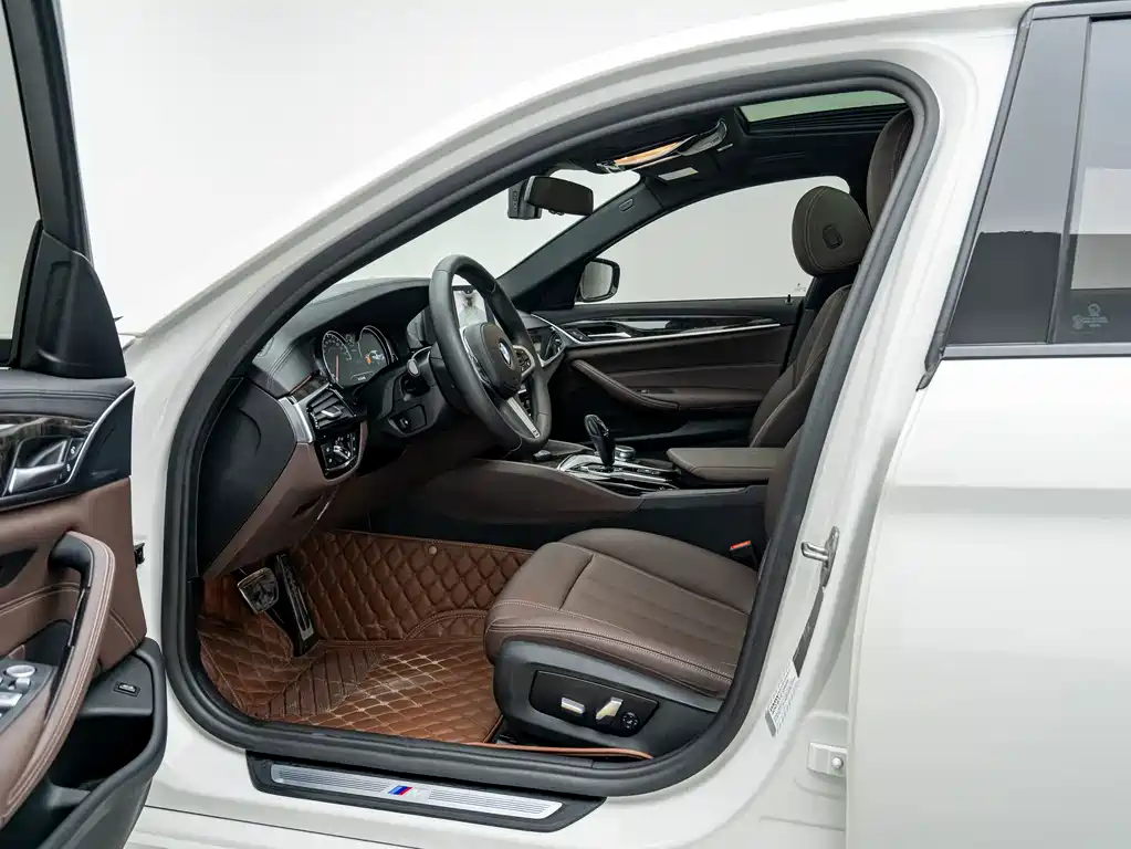 BMW 5 Series — фото 15