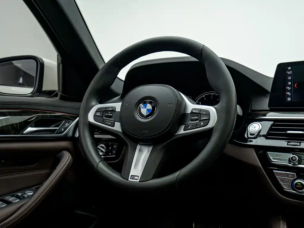 BMW 5 Series — фото 21