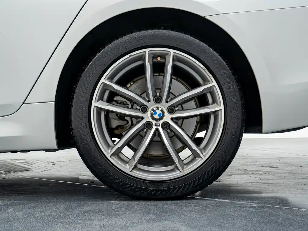 BMW 5 Series — фото 10