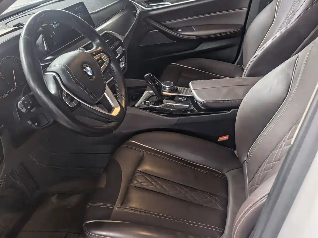 BMW 5 Series — фото 4