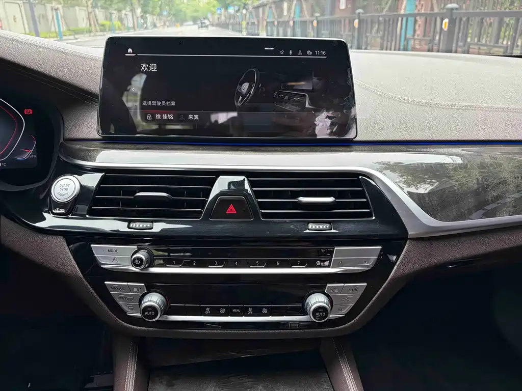 BMW 5 Series — фото 11