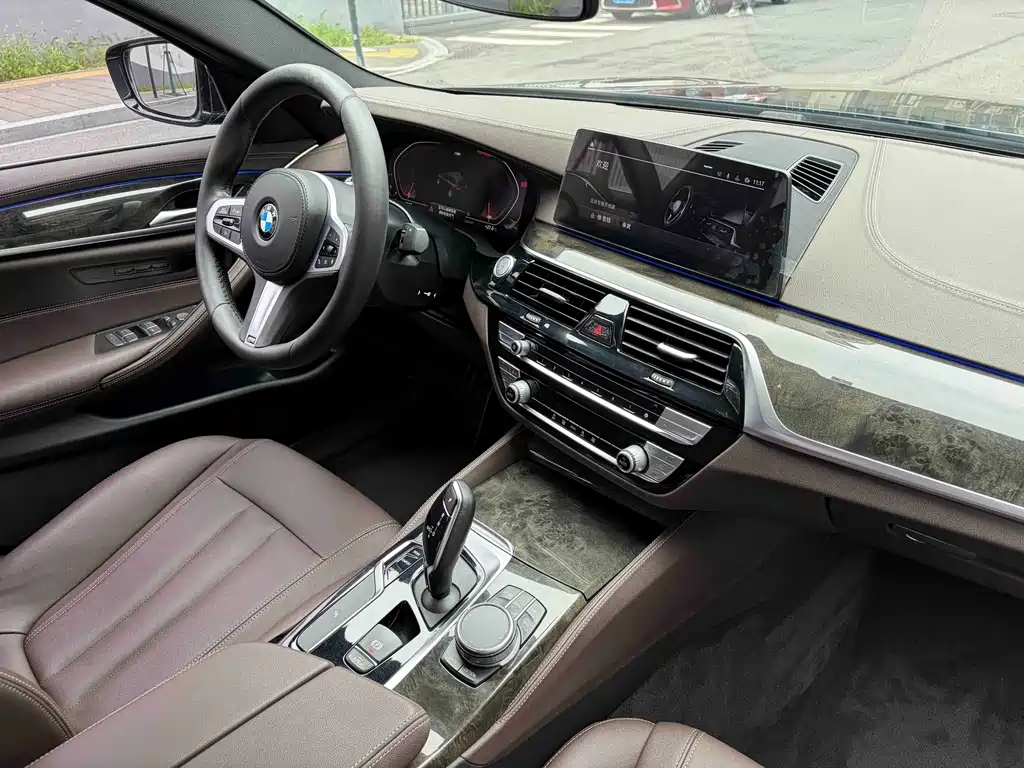 BMW 5 Series — фото 14