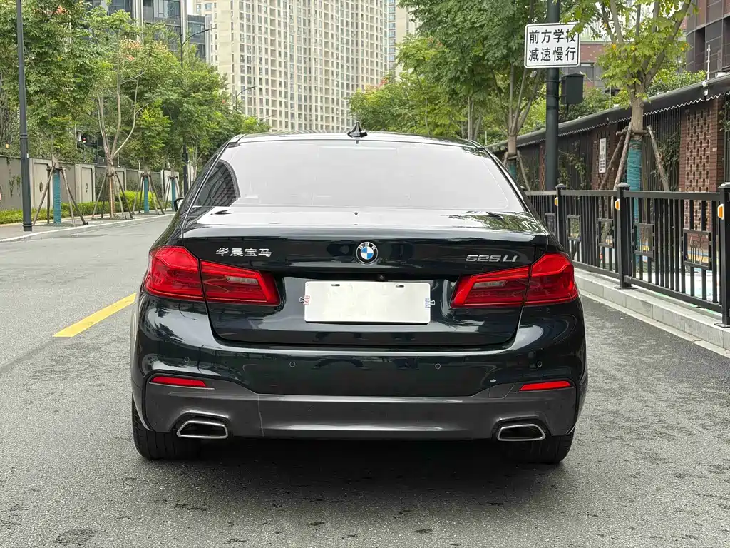 BMW 5 Series — фото 17