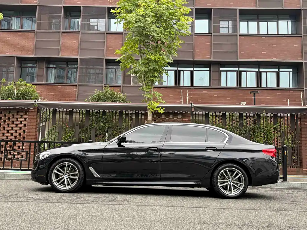 BMW 5 Series — фото 5