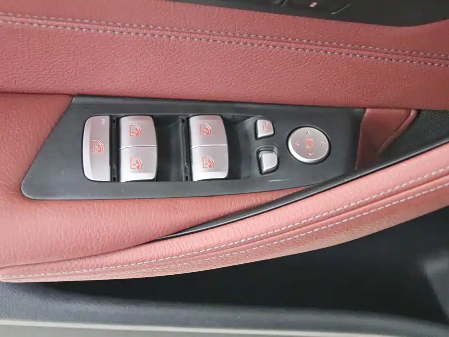 BMW 5 Series — фото 13