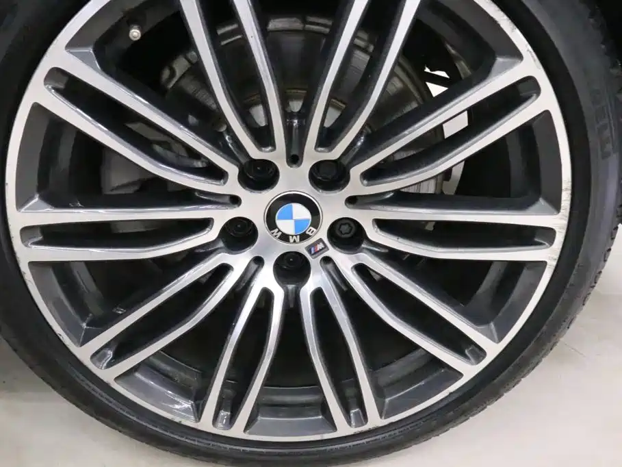 BMW 5 Series — фото 19