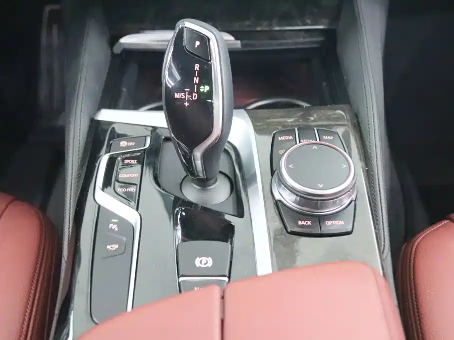 BMW 5 Series — фото 10