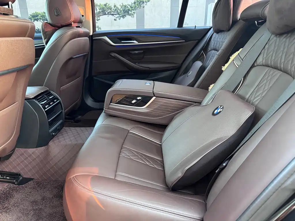 BMW 5 Series — фото 13