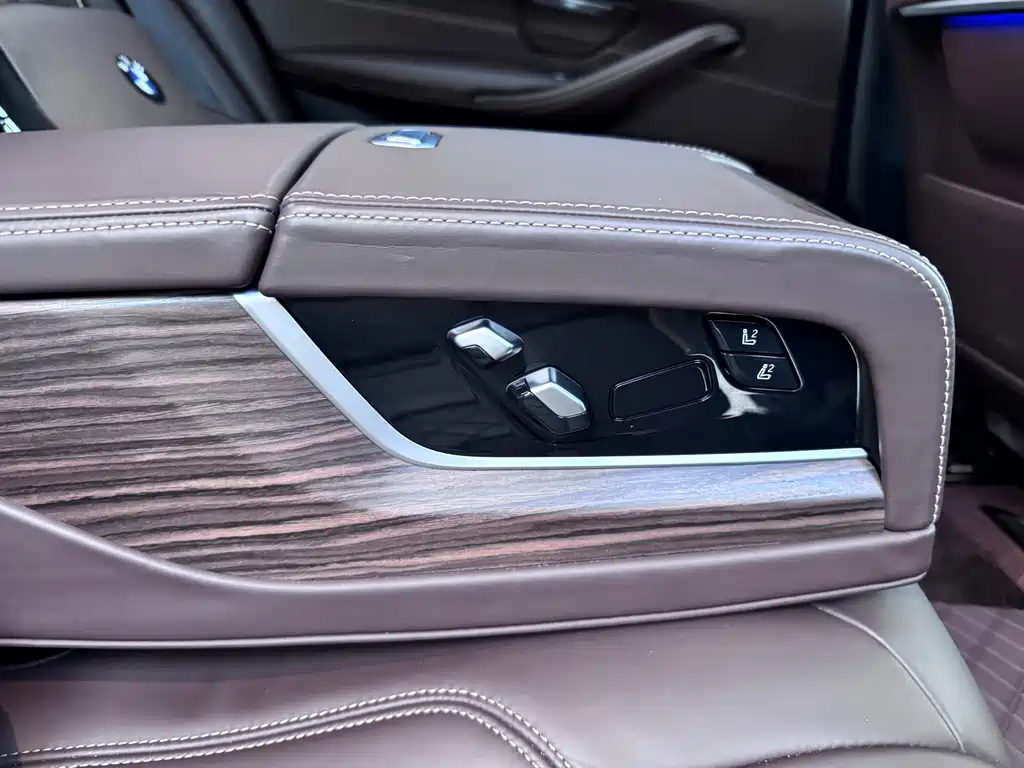 BMW 5 Series — фото 17