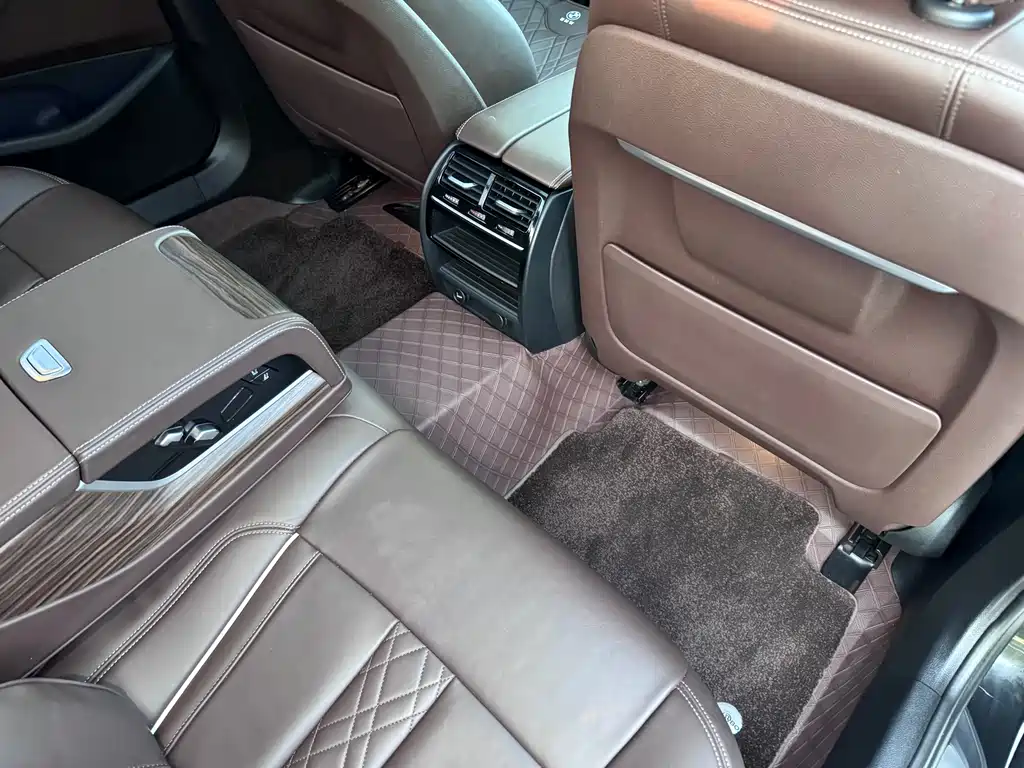 BMW 5 Series — фото 18