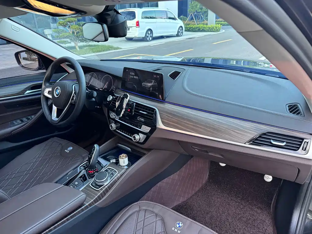 BMW 5 Series — фото 19