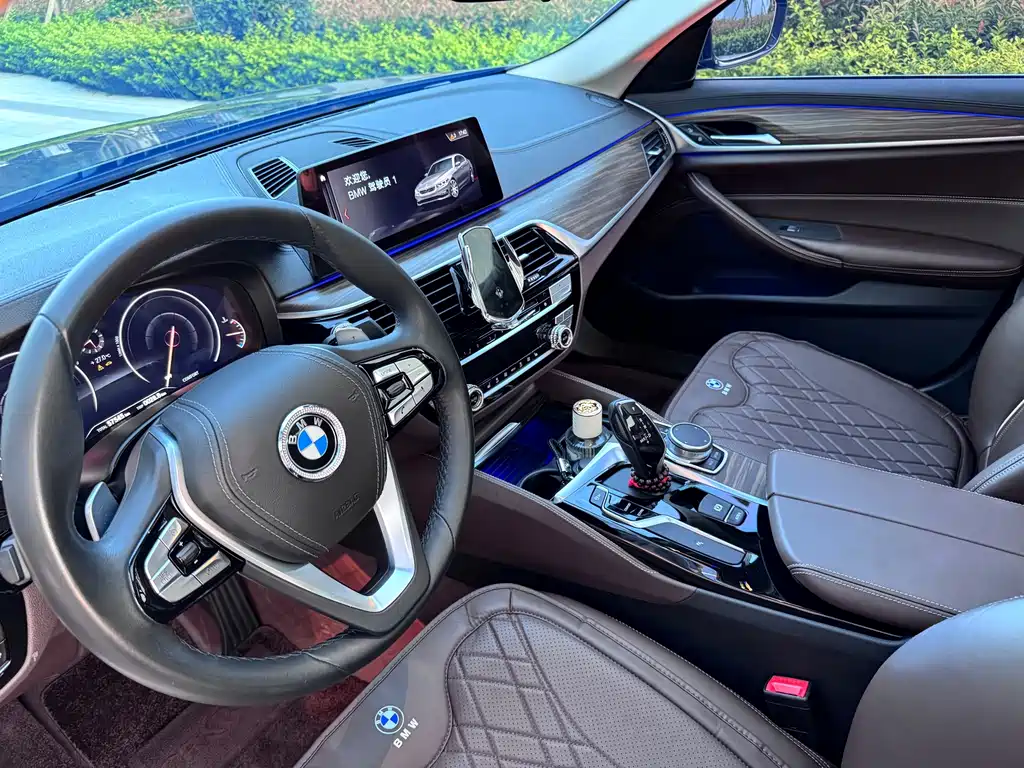 BMW 5 Series — фото 20